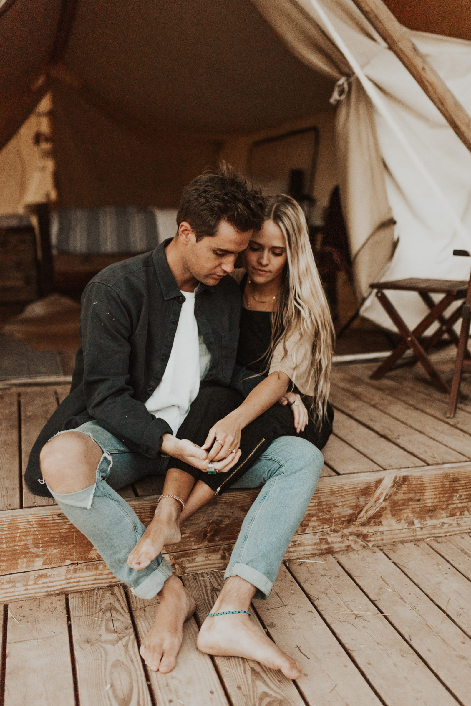 http://www.sydneemarie.com/wp-content/uploads/2019/06/Sydnee-Marie-Photography-Zion-National-Park-engagement-session_-3-1600x2397.jpg